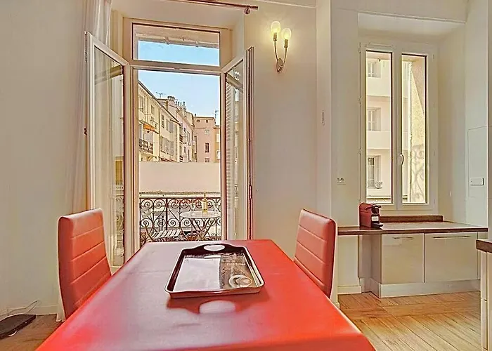 1 - 41h3 Apartment *