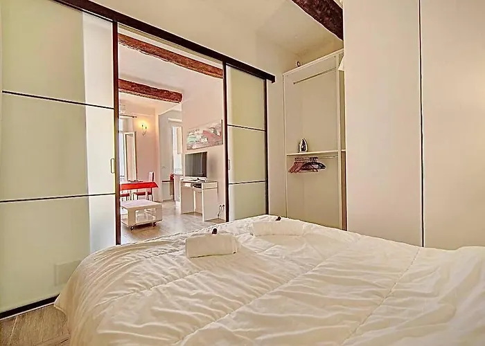 1 - 41h3 Apartment *